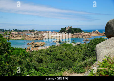 Rosa Granit Küste In Ploumanach, Bretagne, Frankreich Stockfoto