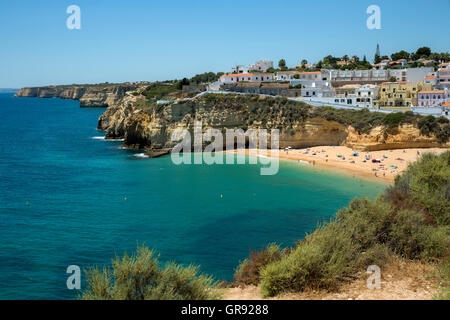 Bucht von Carvoeiro, Praia De Carvoeiro, Algarve, Portugal, Europa Stockfoto