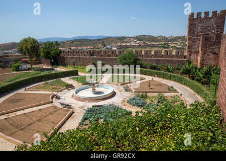 Garten an der Burg Silves, Algarve, Portugal Stockfoto