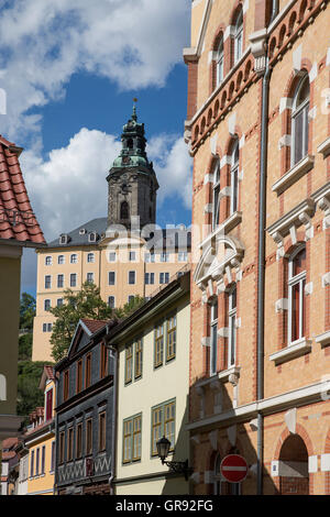 Das Schloss Heidecksburg In Rudolstadt, mit Blick auf Burg Turm von der Altstadt entfernt, Thüringen, Deutschland Stockfoto