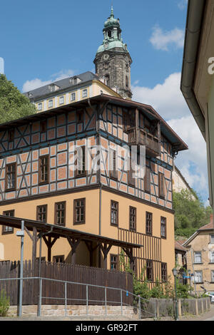 Das Schloss Heidecksburg In Rudolstadt, mit Blick auf Burg Turm von der Altstadt entfernt, Thüringen, Deutschland Stockfoto