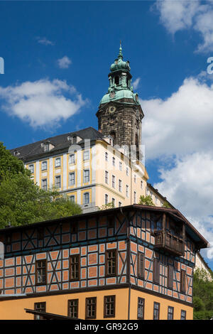 Das Schloss Heidecksburg In Rudolstadt, mit Blick auf Burg Turm von der Altstadt entfernt, Thüringen, Deutschland Stockfoto