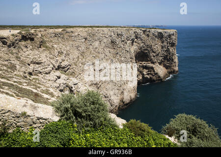 Felsenküste am Cabo De Sao Vicente, Algarve, Portugal, Europa Stockfoto