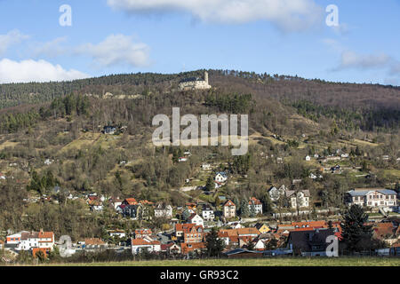 Panorama von Bad Blankenburg im Schwarzatal In Sonnenschein, Thüringen, Deutschland, Europa Stockfoto