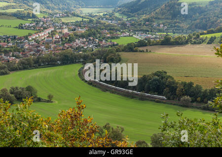 Saaletal-Tal In Kaulsdorf im Herbst, Saalfeld-Rudolstadt, Thüringen, Deutschland, Europa Stockfoto