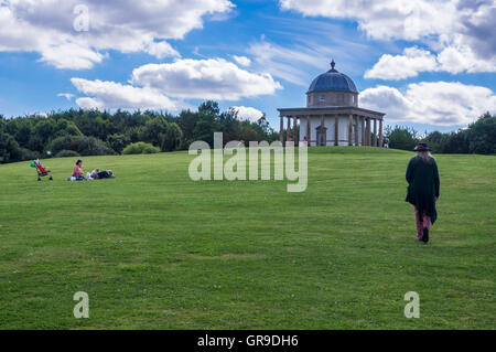 Tempel der Minerva, 1754-7, von James Paine und John Bell, Hardwick Hall Park, Sedgefield, County Durham, England Stockfoto