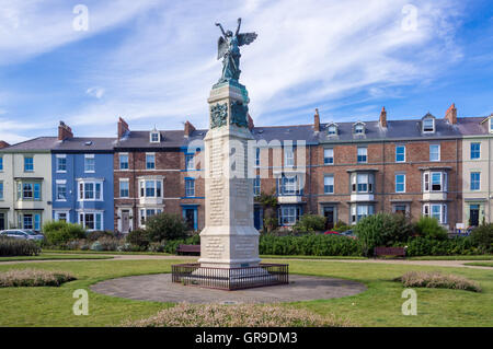 Gesamtstrecke Gärten Krieg-Denkmal, "Nike von Samothrake" von Philip B. Bennison, 1921 der Landzunge, Hartlepool, County Durham, England Stockfoto