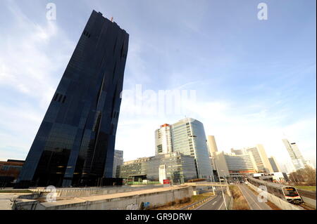 DC Tower mit Uno-City und U1 Stockfoto