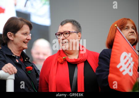 Österreichische Gesundheitsministerin Sabine Oberhauser, SPÖ Stockfoto