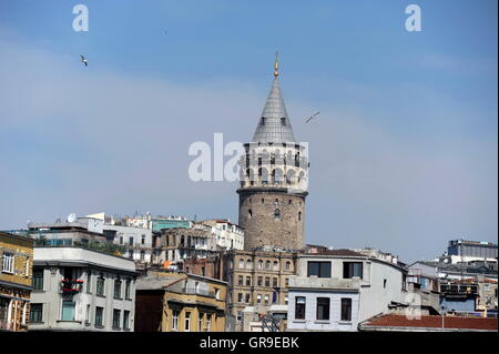 Das Goldene Horn In Istanbul, Atatürk-Brücke Stockfoto