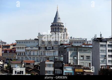 Das Goldene Horn In Istanbul, mit Blick auf den Galata-Turm Stockfoto