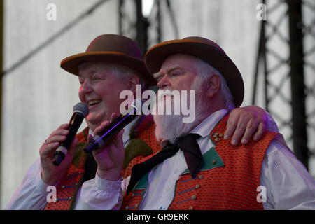 Wildecker Herzbuben In Konzert, Wolfgang Schwalm Und Wilfried Gliem Stockfoto