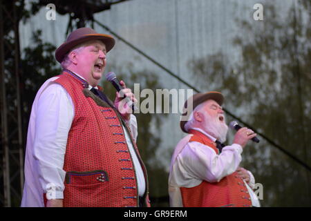 Wildecker Herzbuben In Konzert, Wolfgang Schwalm Und Wilfried Gliem Stockfoto