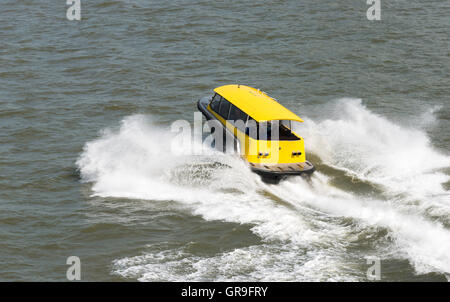 High-Speed-Wasser-Taxi am Fluss in Rotterdam holland Stockfoto