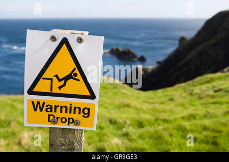 Drop-Warnschild, Sumburgh, Shetland, Großbritannien Stockfoto