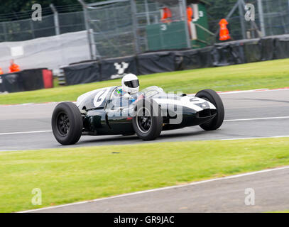 Ein Cooper T45/51 Historischer Grand Prix Rennwagen bei einem Rennen auf dem Oulton Park Motor Racing Circuit in der Nähe von Tarporley Cheshire England Vereinigtes Königreich Großbritannien Stockfoto