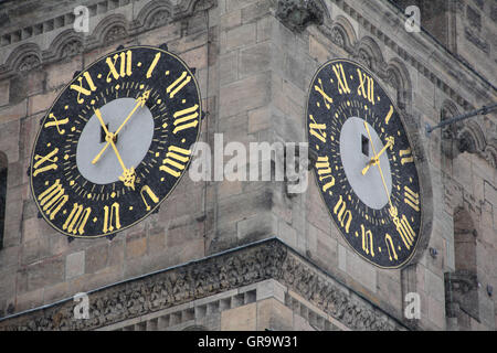 Kirche-Uhr am Bamberger Dom Stockfoto