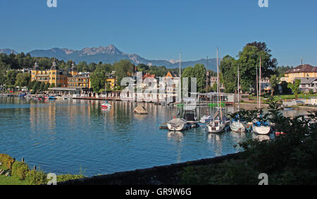 Bucht von Velden Am Wörthersee In Kärnten am Morgen Stockfoto