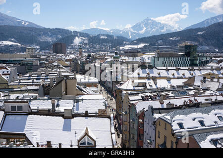 Blick vom Stadtturm auf die Stadt Innsbruck, Tirol, Österreich, Europa Stockfoto