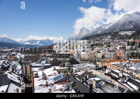 Blick vom Stadtturm auf die Stadt Innsbruck, Tirol, Österreich, Europa Stockfoto