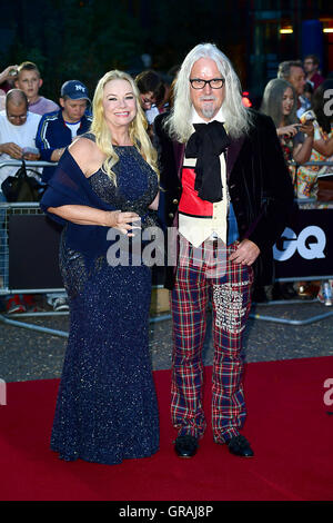 Billy Connolly und Pamela Stephenson angekommen die GQ Männer des Jahres Awards 2016 stattfand in der Tate Modern in London. PRESSEVERBAND Foto. Bild Datum: Dienstag, 6. September 2016. Finden Sie unter PA Geschichte SHOWBIZ GQ. Bildnachweis sollte lauten: Ian West/PA Wire Stockfoto