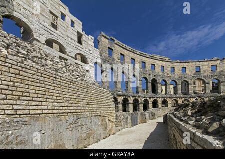 Römisches Amphitheater In Pula, erbaut von Kaiser Vespasian, Interieur, Istrien, Kroatien, auf der Nordseite Stockfoto