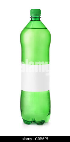 Grüne Plastikflasche Wasser mit leere Beschriftung isoliert auf weiss Stockfoto