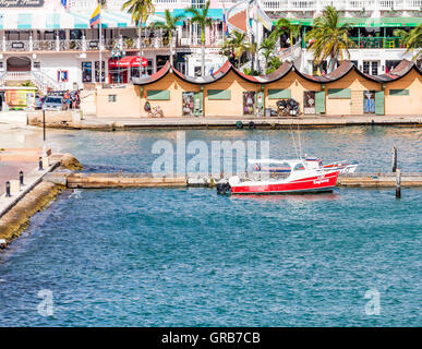 Bunte Gebäude in Oranjestad auf der Insel Aruba Stockfoto