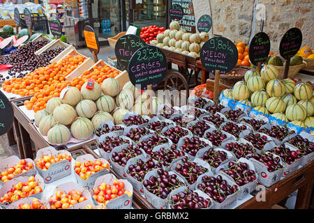 Flohmarkt-Szene in Valbonne, Grasse, Frankreich Stockfoto