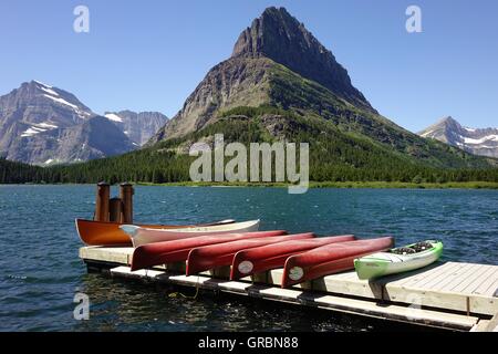 Bootsanlegestelle in vielen Glacier Lodge. Glacier National Park, Montana Stockfoto