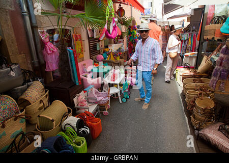 Flohmarkt-Szene in Valbonne, Grasse, Frankreich Stockfoto