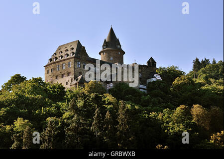 Burg Stahleck oberhalb der Stadt Bacharach, Oberes Mittelrheintal, Deutschland Stockfoto