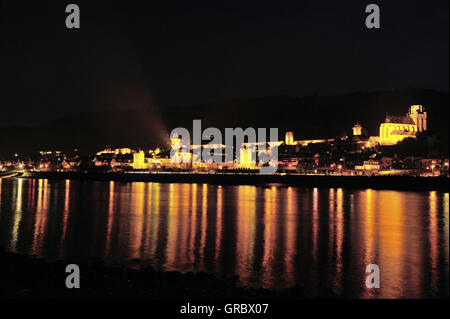 Beleuchtete Stadt Oberwesel am Rhein Bank für das Festival der Rhein In Flammen, Oberes Mittelrheintal, Deutschland Stockfoto