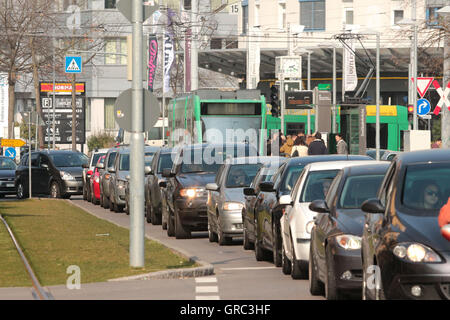 Stau an Schweizer Grenze Stockfoto