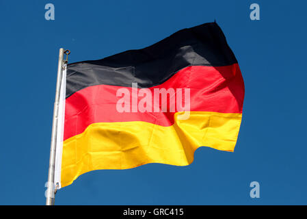 Deutsche Fähnchen im Wind Stockfoto