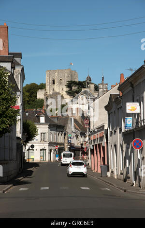 MONTRICHARD Loir et Cher Frankreich - Chateau Montrichard ein 11. Jahrhundert zerstörten Burg mit Blick auf die kleine Stadt von Montrichard Franken Stockfoto