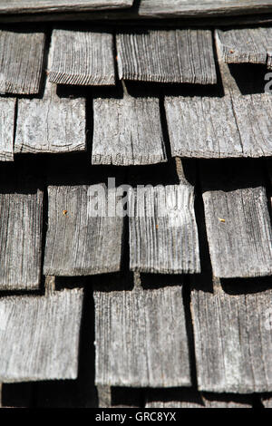 Dachziegel aus Holz Stockfoto