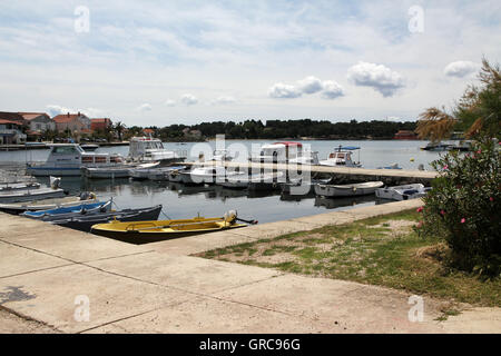 Hafen von Petrcane Stockfoto