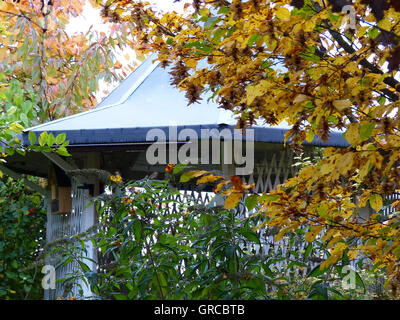 Gazebo In Autumn, Pavilion Stockfoto