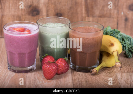 Mahlzeit Ersatz Typ Schütteln in Glas Stockfoto