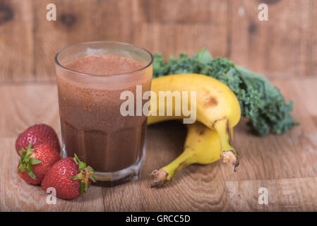 Mahlzeit Ersatz Typ Schütteln in Glas Stockfoto