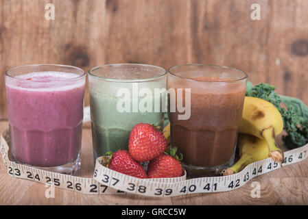 Mahlzeit Ersatz Typ Schütteln in Glas Stockfoto