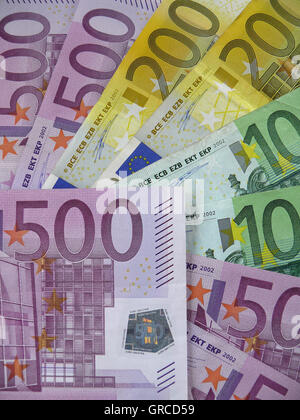 Viel Geld, 500, 200 und 100 Euro-Banknoten Stockfoto
