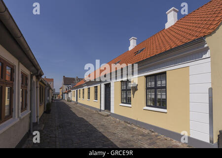 Schmale Straße im Zentrum von Nykøbing Falster Dänemark Stockfoto