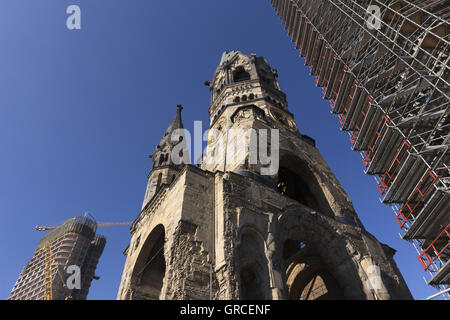 Kaiser-Wilhelm-Gedächtniskirche zwischen Gerüste Stockfoto