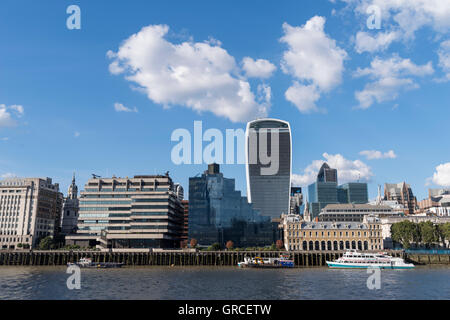 20 Fenchurch Street aka Walkie Talkie Turm und Themse, London, England Stockfoto