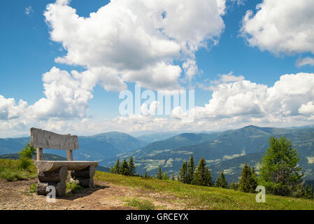 Anzeigen - Sommer In den Alpen Stockfoto