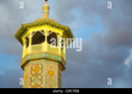 Bewegungsunschärfe in Iran islamische Mausoleum alte Architektur Moschee Minarett in der Nähe der Himmel Stockfoto