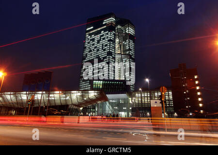 EZB-Europäische Zentralbank in der Abenddämmerung Stockfoto