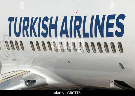 Turkish Airlines Boeing 737 mit Registrierung Tc-Suo am Flughafen Berlin Tegel Stockfoto